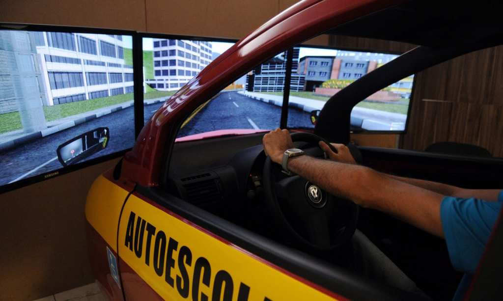 Redução de aulas em autoescolas é ‘discussão necessária’, diz Motta