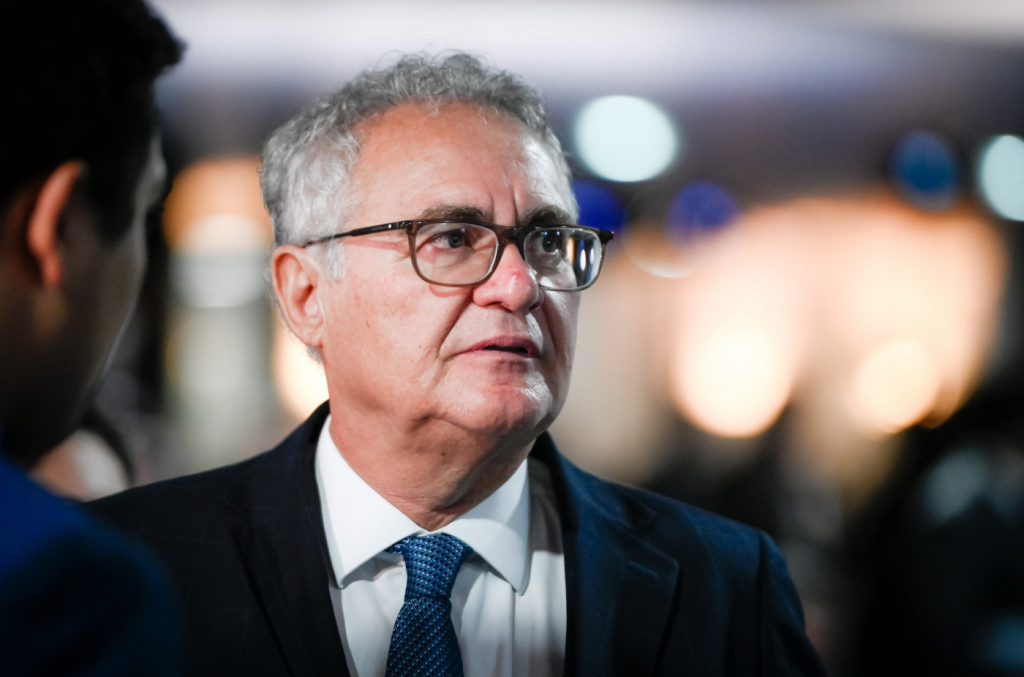 IR: Renan Calheiros cobra números da Fazenda de impacto social e avalia mudanças