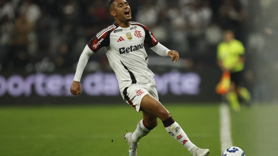 Samuel Lino vai da seleção a alvo de protesto em apenas 2 meses de Flamengo