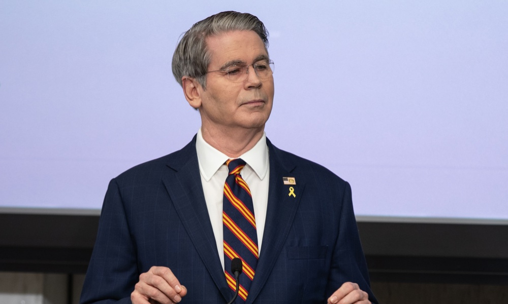 EUA apostam em cortes de tarifas e impostos para aliviar custo de vida em 2026, diz Bessent