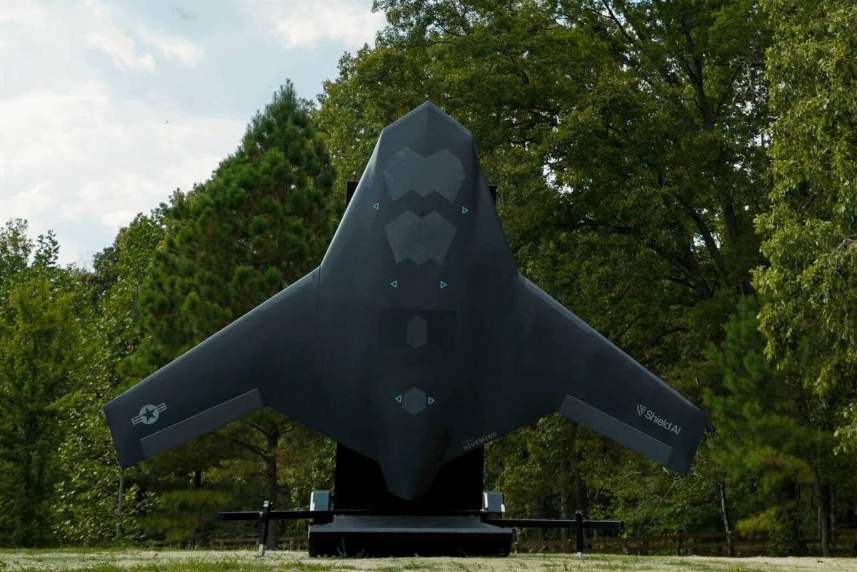 Startup americana apresenta caça movido por IA – 22/10/2025 – Mercado