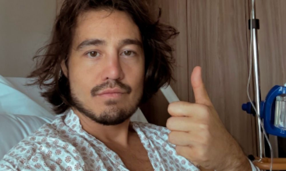 Tiago Iorc é internado às pressas com crise de hérnia de disco cervical