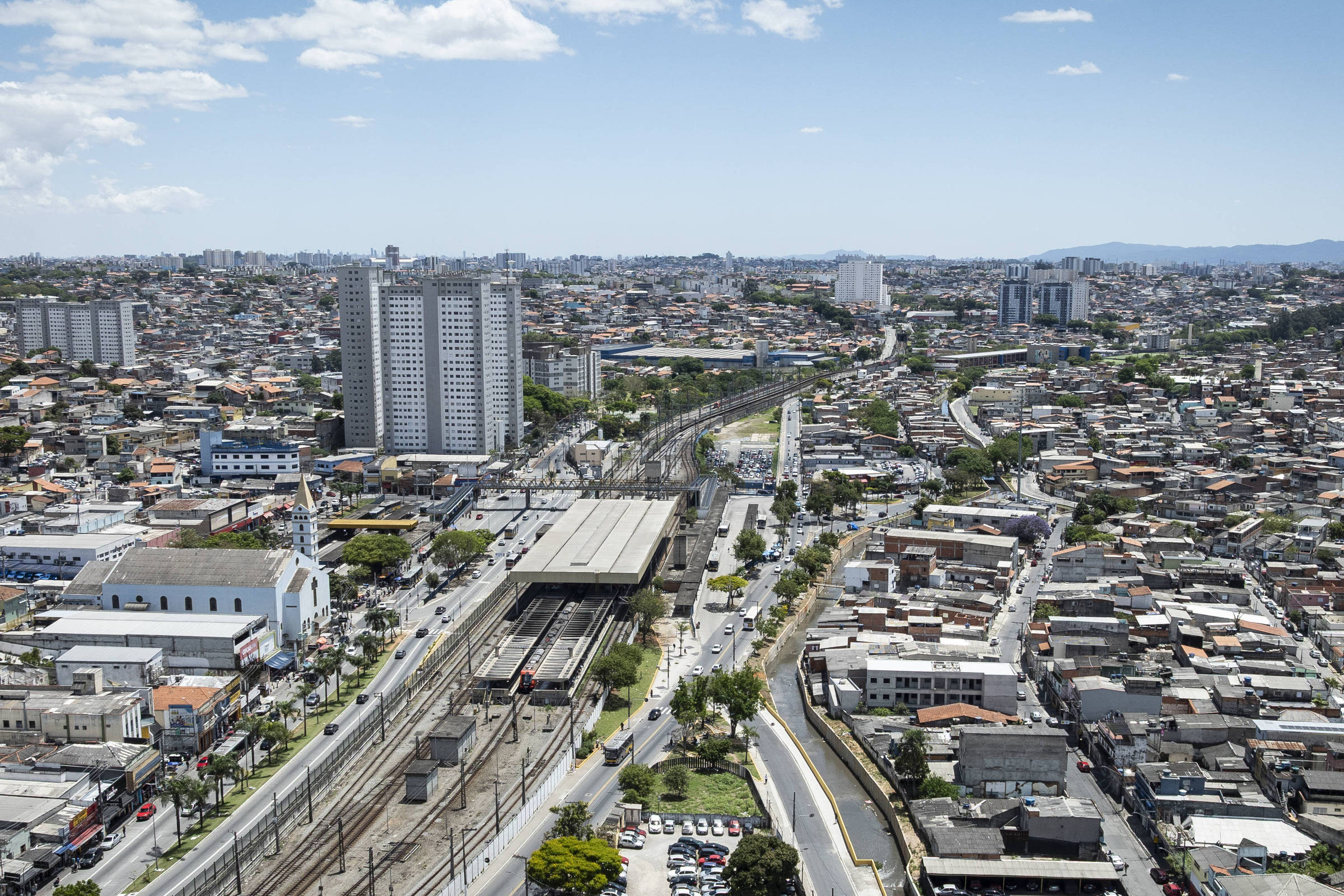 Trem e habitação popular levam vertizalização a Guaianases – 24/10/2025 – Mercado