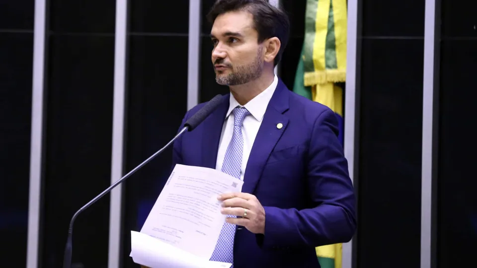 União Brasil expulsa Sabino após ministro decidir ficar no governo Lula