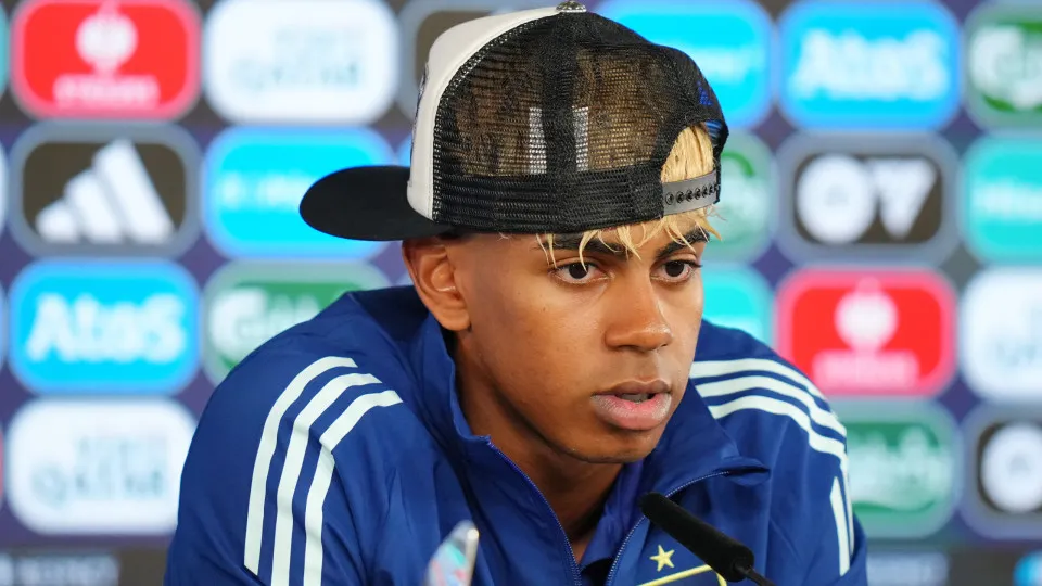 Yamal gera mal-estar no Barcelona após atraso e quase punição, diz rádio