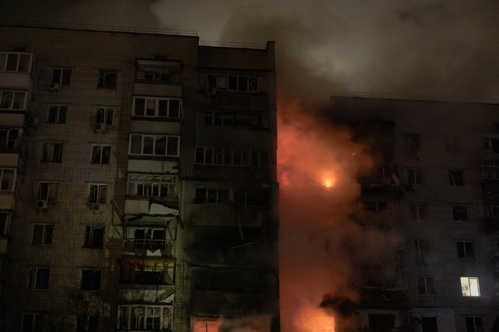 Ataque russo com drones mata um e fere 11 nos arredores de Kiev