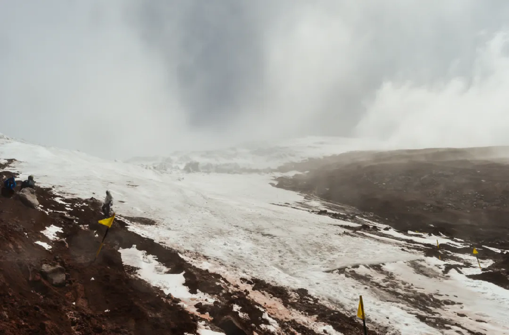 Avalanche deixa três mortos e quatro desaparecidos no Nepal