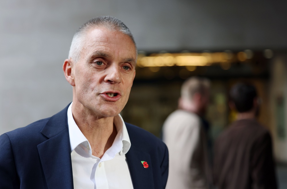 BBC deve ‘lutar’ por seu jornalismo, diz diretor demissionário ante ameaça de Trump