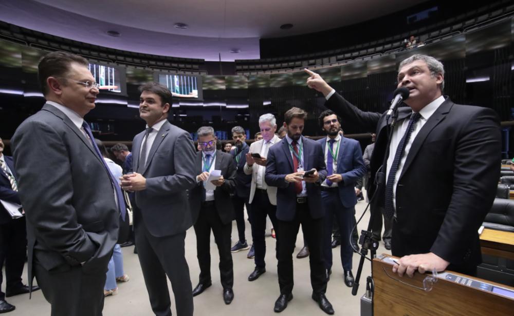 Bancada governista cogitou votar a favor do relatório de Derrite, mas Lula vetou