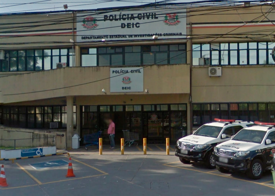 Casal que praticava roubos a casas com fuzis e carros blindados é preso em SP