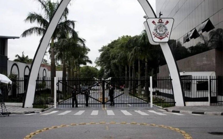 Corinthians tem até fevereiro para executar dívida de R$ 200 milhões no RCE