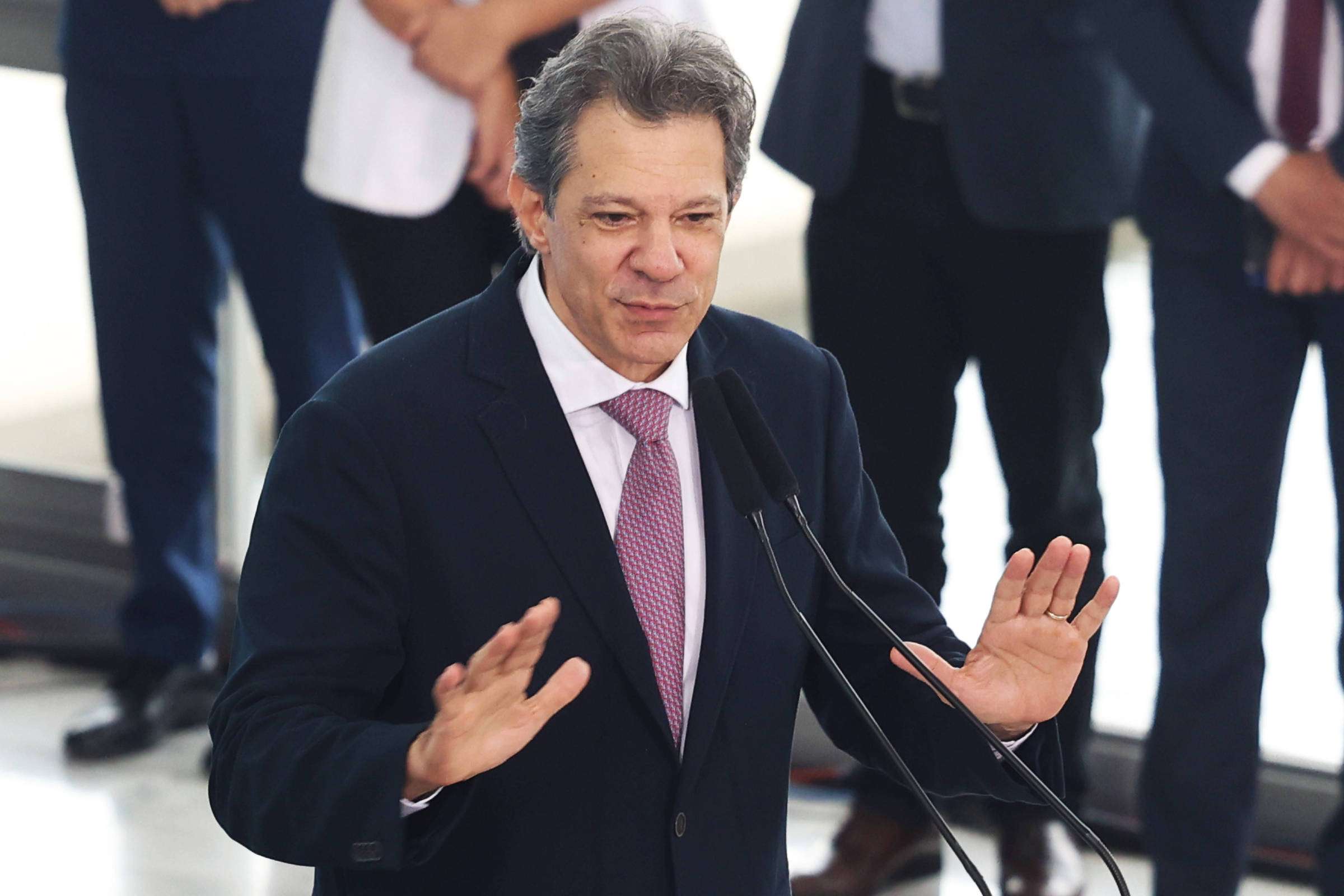 Crítica de Haddad ao Banco Central não ajuda nem o governo – 04/11/2025 – Vinicius Torres Freire