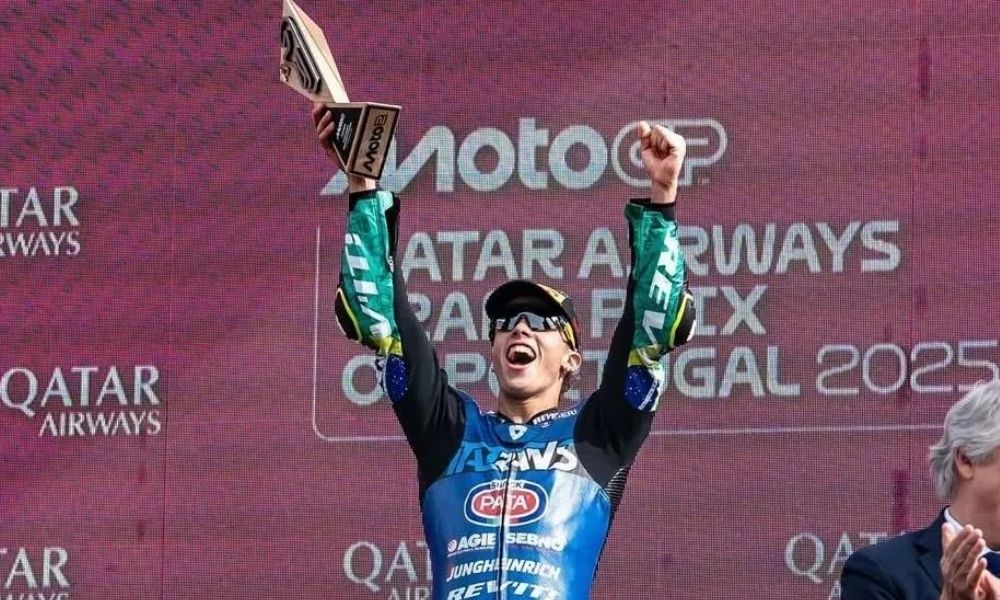 Diogo Moreira é campeão da Moto2 e conquista título inédito para o Brasil