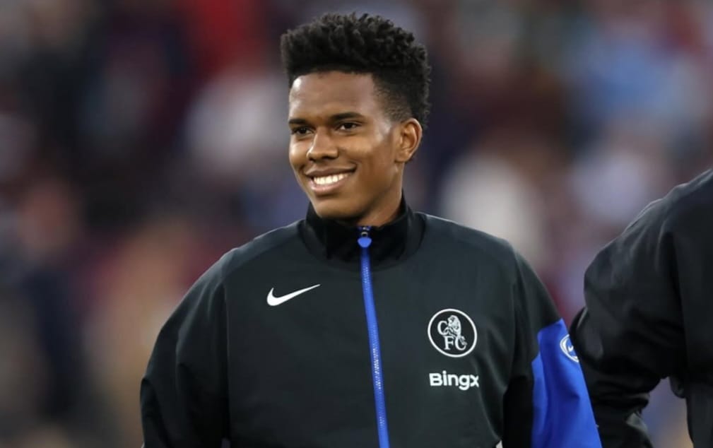 Estêvão brilha, Chelsea dá nó no Barcelona e se aproxima de líderes na Champions League