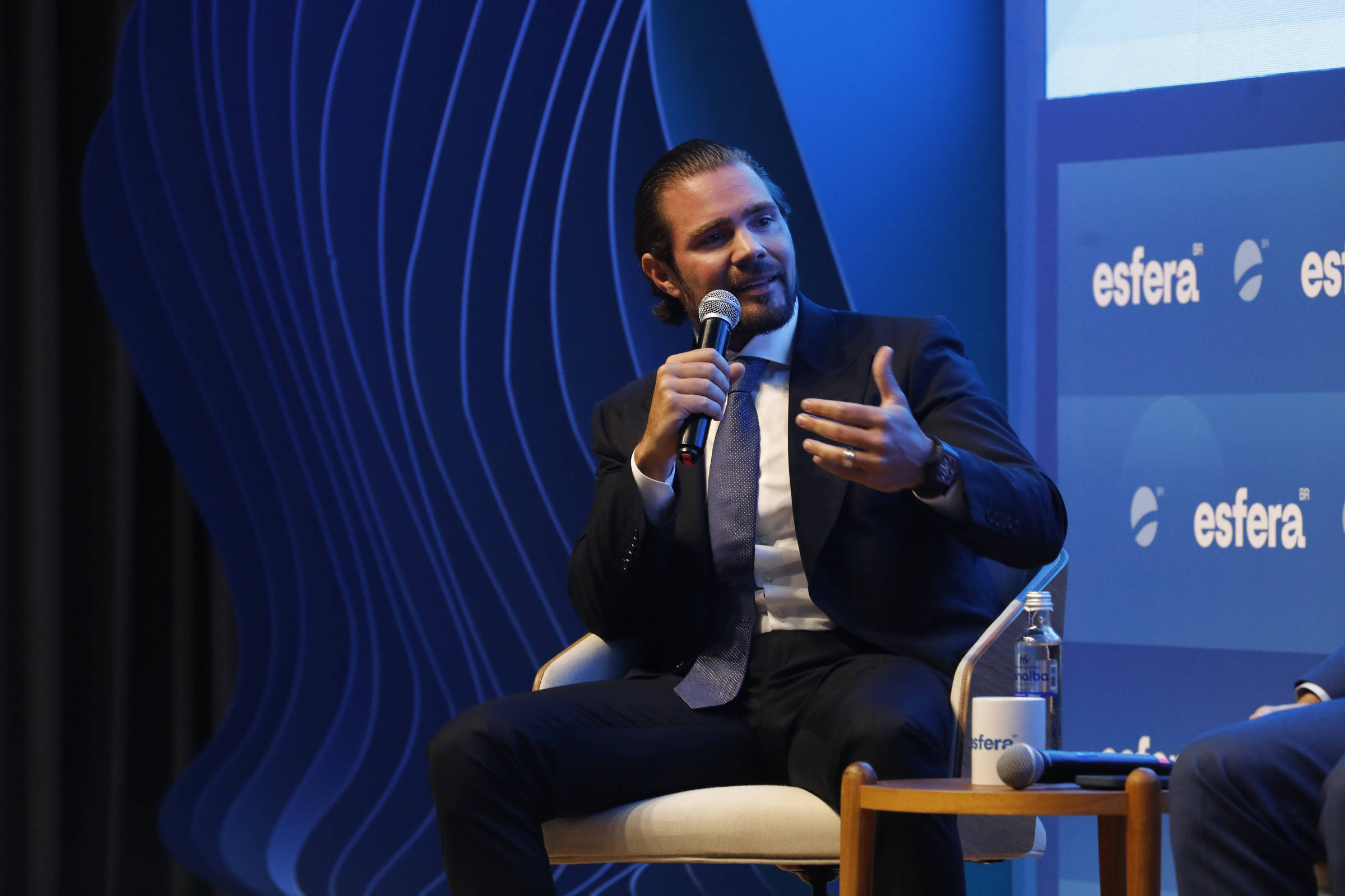 Fictor anuncia compra do Banco Master – 17/11/2025 – Mercado