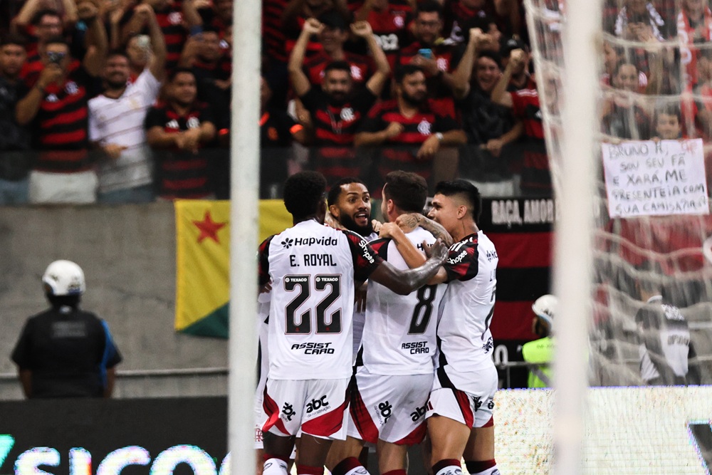 Flamengo celebra os 130 anos com goleada e rebaixa o Sport