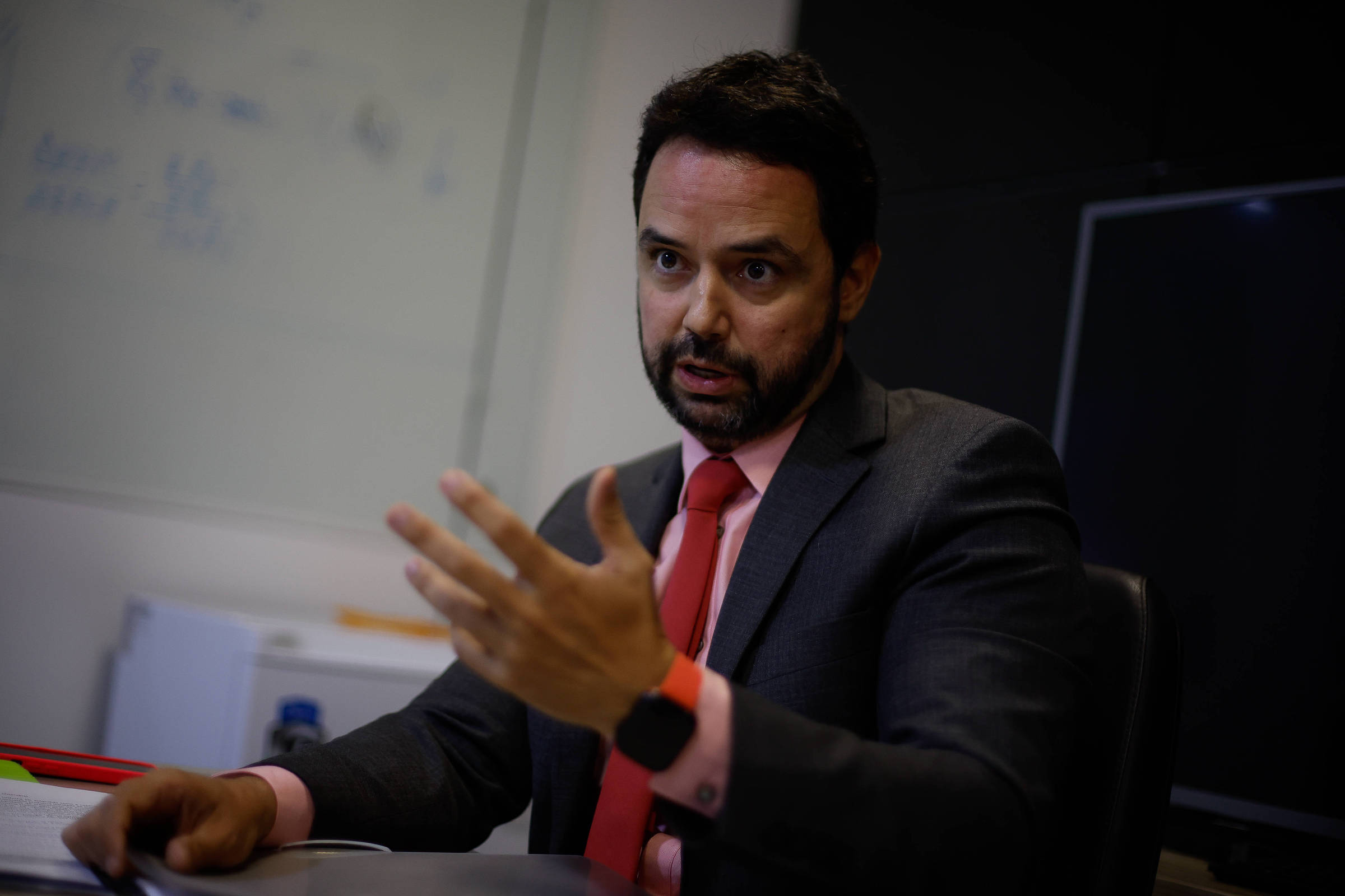 Governo Lula chega ao fim de 2025 com colchão de R$ 24 bi – 18/11/2025 – Mercado