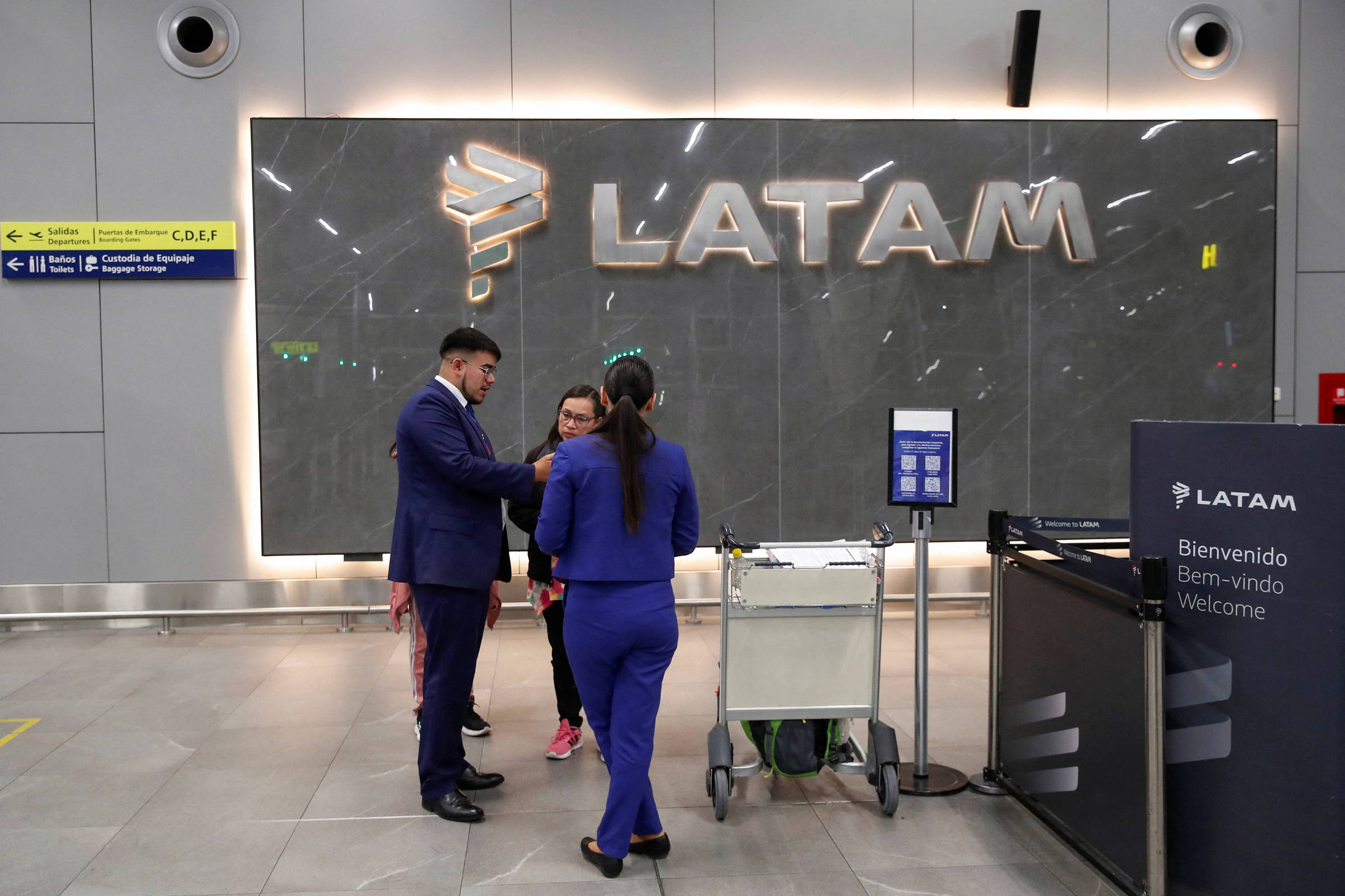 Latam cancela mais voos por greve de pilotos – 18/11/2025 – Mercado