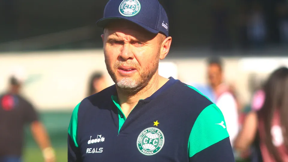 Mozart surpreende e deixa Coritiba após cravar ‘fico’ para Série A em 2026