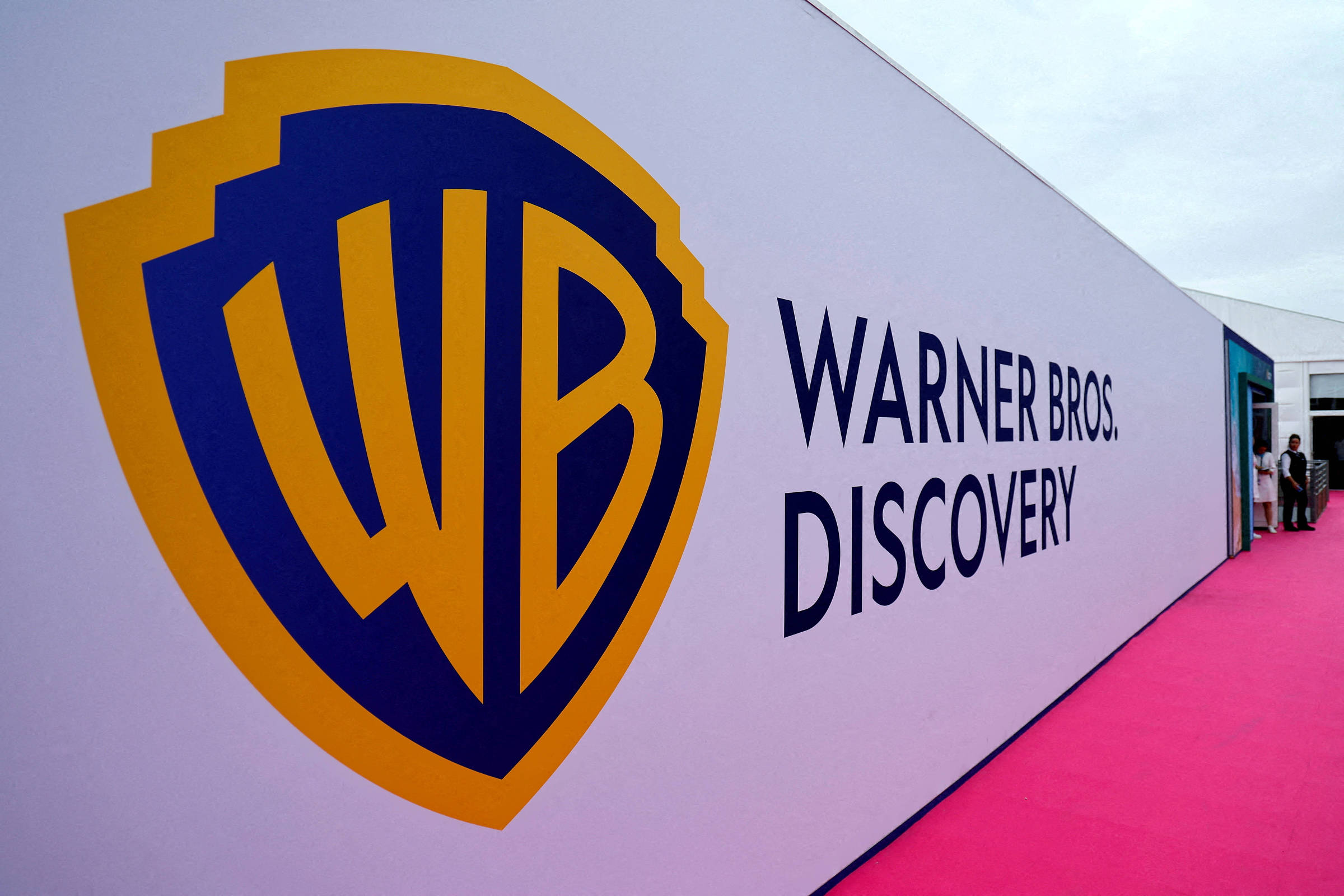 Netflix, Comcast e Paramount fazem propostas pela Warner – 21/11/2025 – Mercado