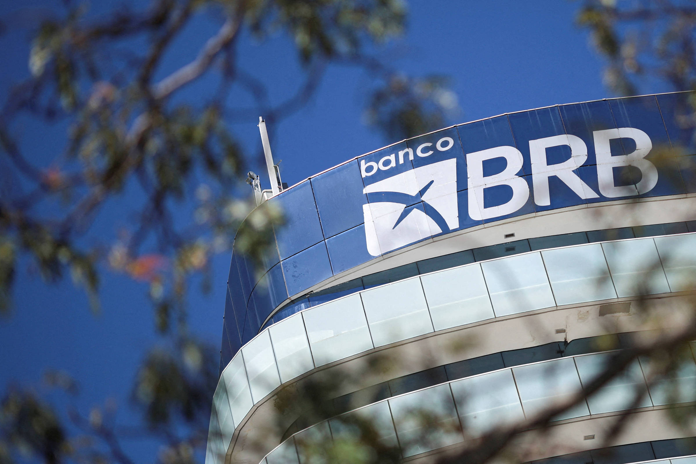 Presidente do BRB é afastado em ação sobre Banco Master – 18/11/2025 – Mercado