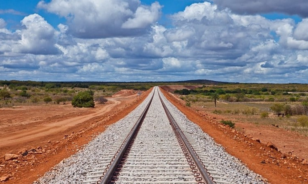 Projeto de ferrovia amazônica gera críticas na COP30