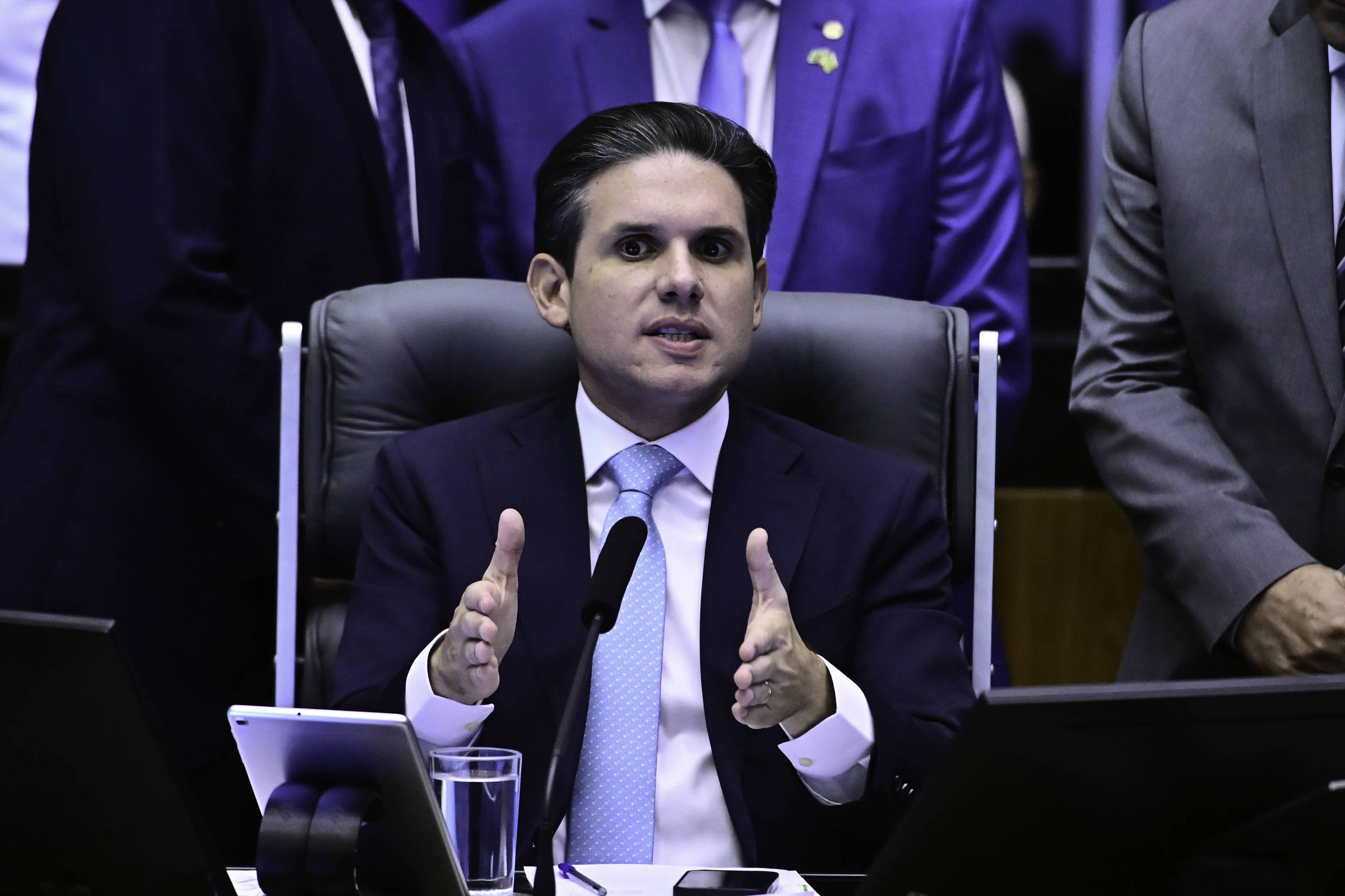 Projeto de lei antitruste contra big techs ganha apoio – 17/11/2025 – Mercado