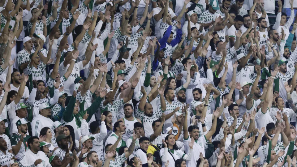 Torcedor do Palmeiras morre em Lima após acidente em passeio turístico