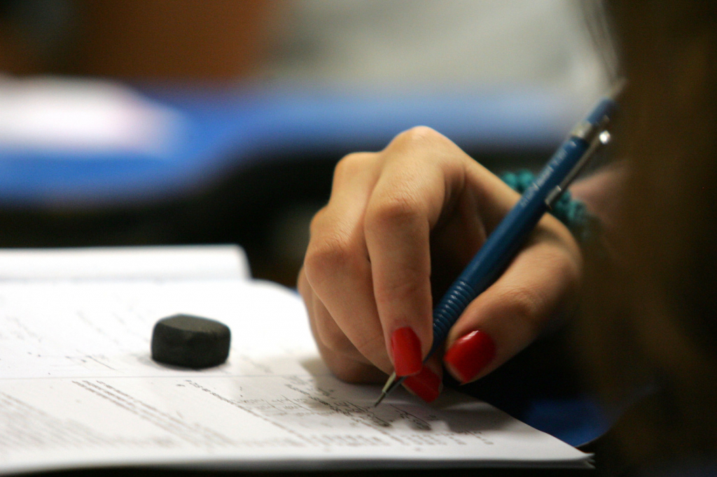 ‘Perdão’ é tema da redação da Fuvest