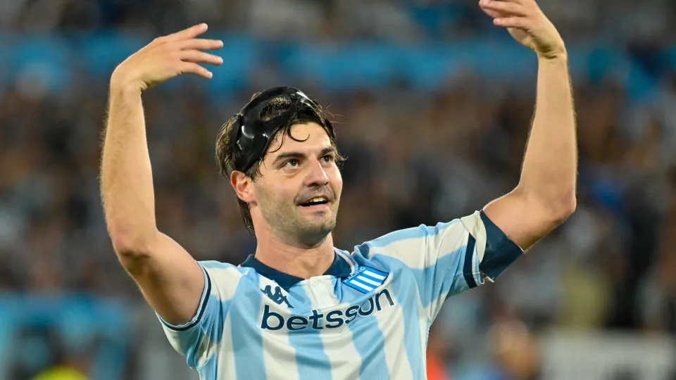 Alvo do Fla, zagueiro sente lesão ao converter pênalti em final argentina