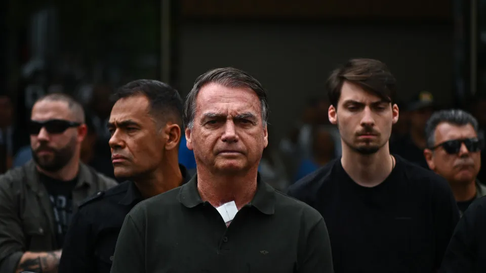 Bolsonaro só poderá pedir regime semiaberto em 2033, diz Justiça
