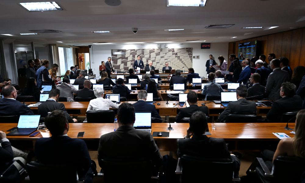 Taxação de bets e fintechs avança, não sem divergências políticas.