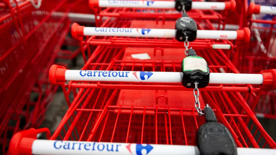 Carrefour anuncia troca de executivos e redesenha operação no Brasil