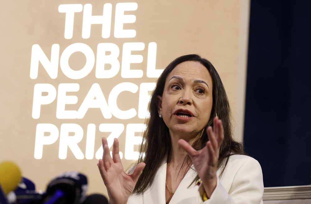 Corina Machado diz que Maduro tentou impedir viagem a Oslo