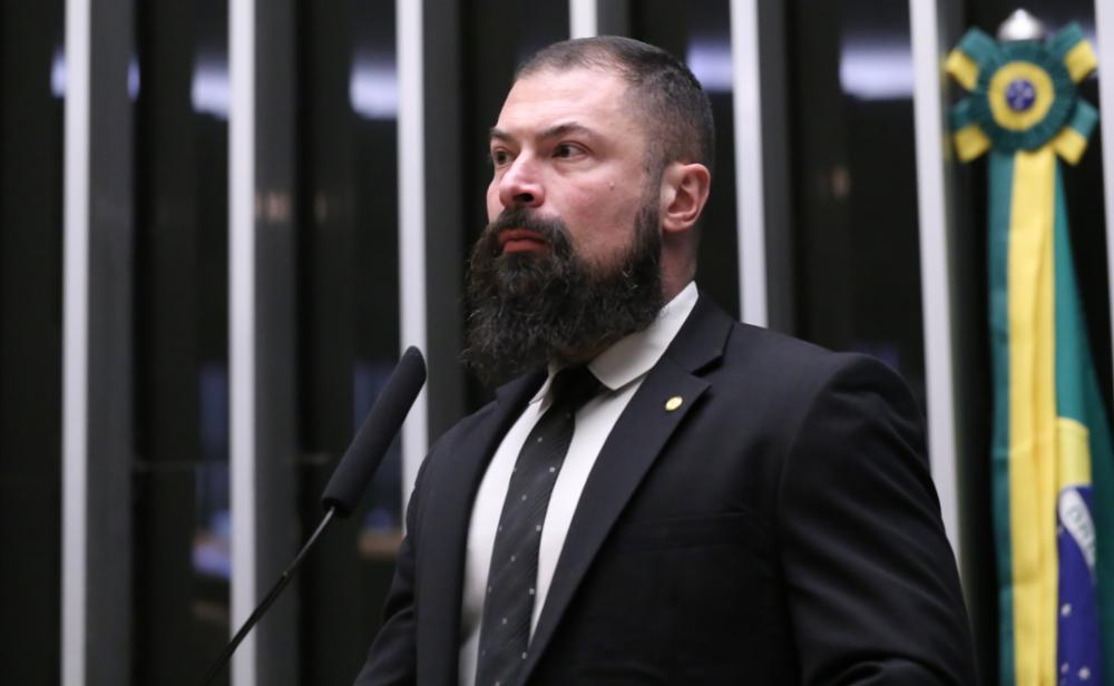 Deputado Paulo Bilynskyj afirma que sala onde Bolsonaro está preso é inadequada