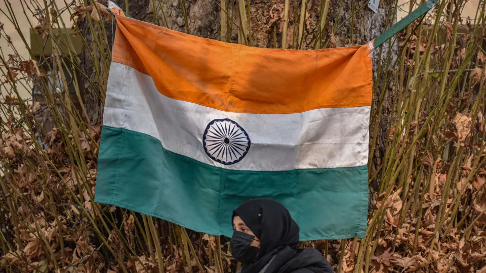 Índia obriga marcas de celulares a instalarem app do governo