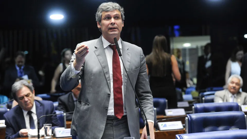 Líder do PT diz que Motta ‘está perdendo as condições’ de presidir a Câmara