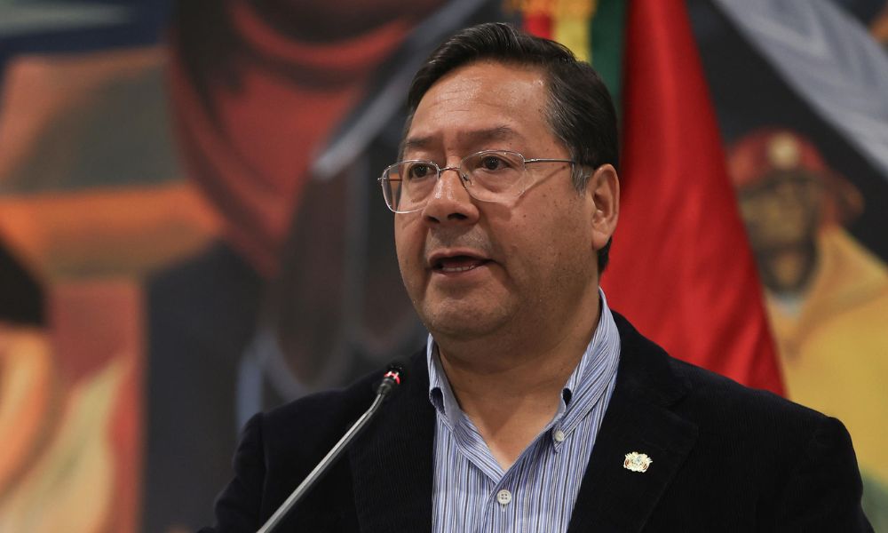 Luis Arce, ex-presidente da Bolívia, é preso por suspeita de corrupção