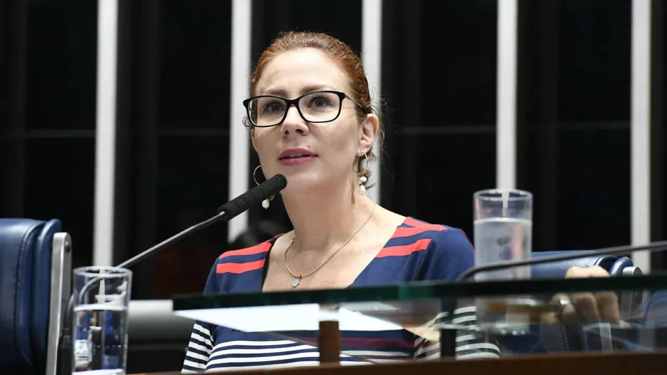 Moraes anula decisão da Câmara e determina perda do mandato de Zambelli