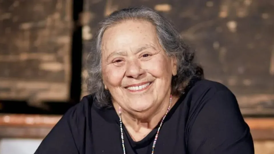 Morre Teuda Bara, atriz e fundadora do grupo de teatro Galpão, aos 84 anos