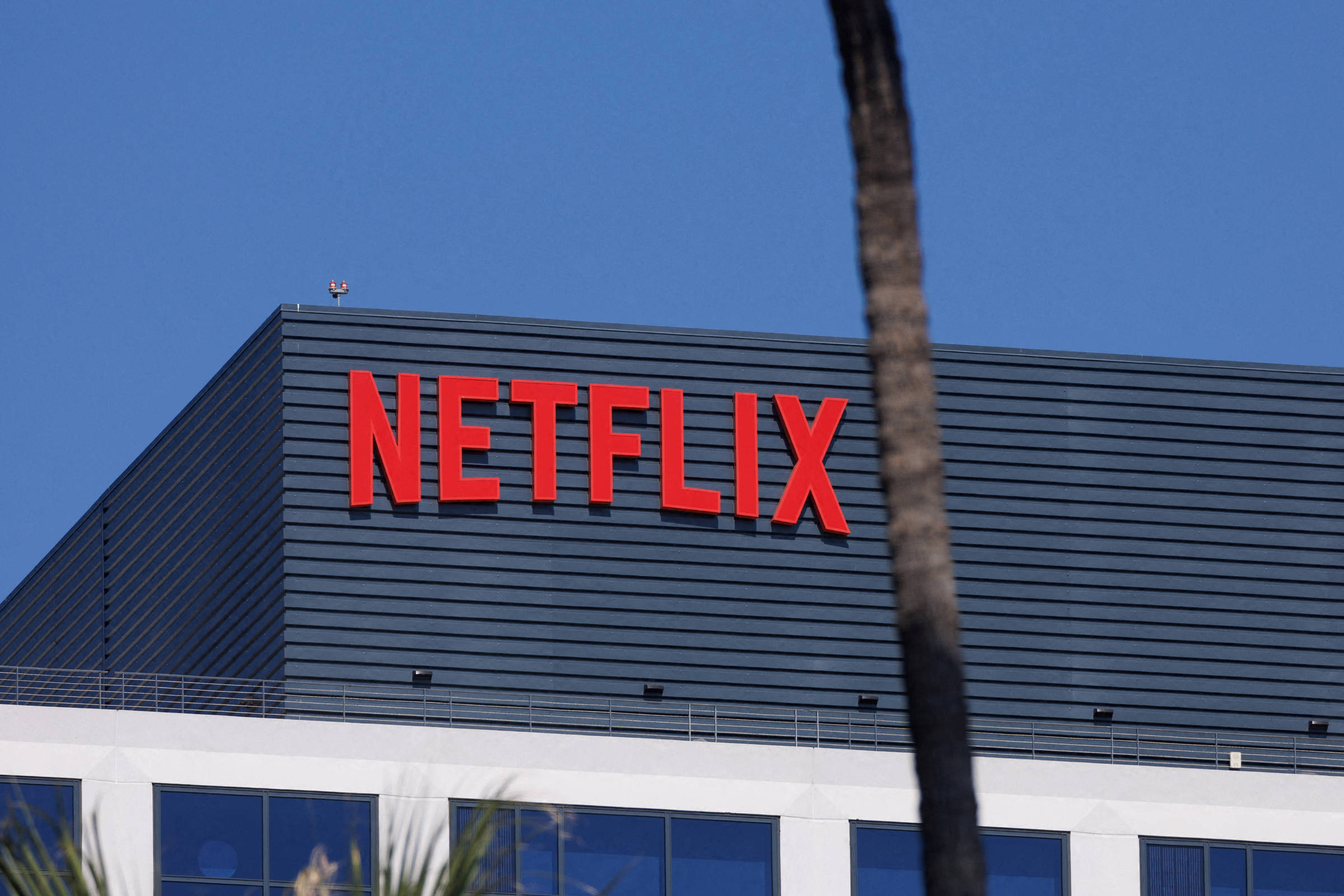 Netflix é maior interessada na Warner Bros Discovery – 04/12/2025 – Mercado