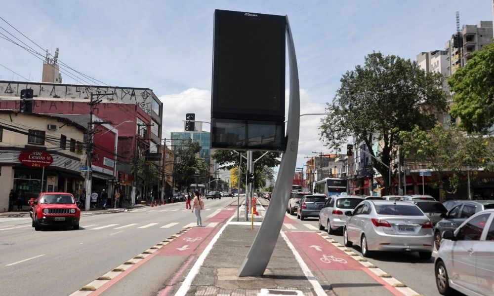 Prefeitura de SP cobra explicações da Enel sobre quantidade de carros parados em meio apagão