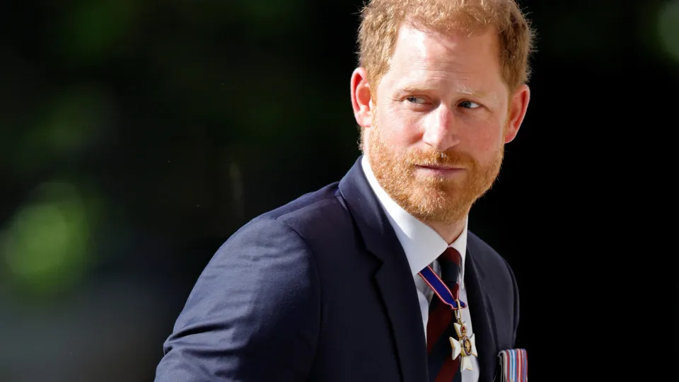 Príncipe Harry faz piada sobre Donald Trump. “Elegeram um rei”