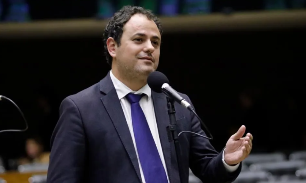 Saiba quem é Glauber Braga, deputado retirado à força da mesa da Câmara