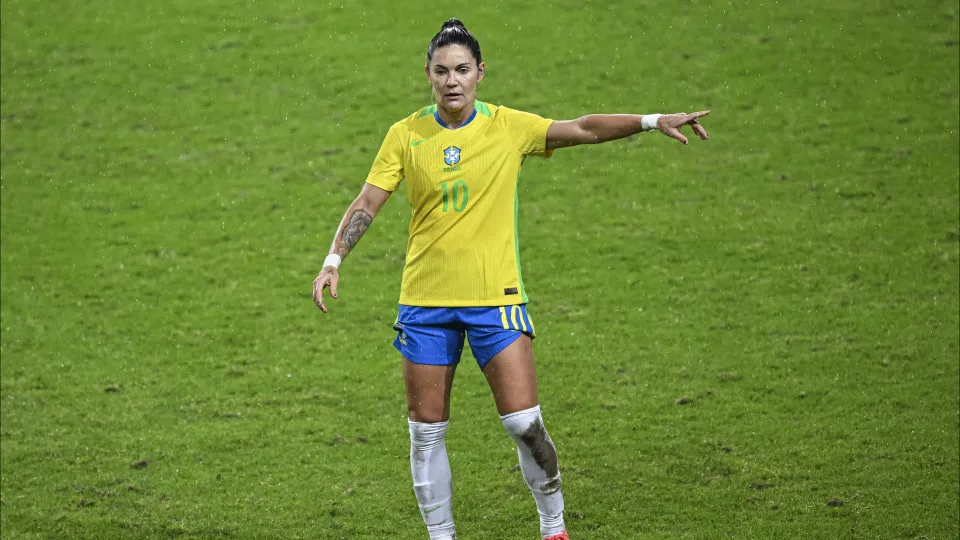 Seleção feminina amassa Portugal e vence último jogo da temporada