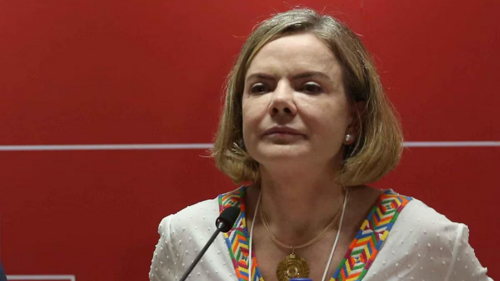 ‘Redução da pena de Bolsonaro é um grave retrocesso na legislação’, diz Gleisi Hoffmann