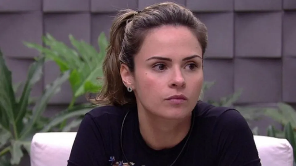 Entenda rivalidade entre Aline Campos e Ana Paula Renault