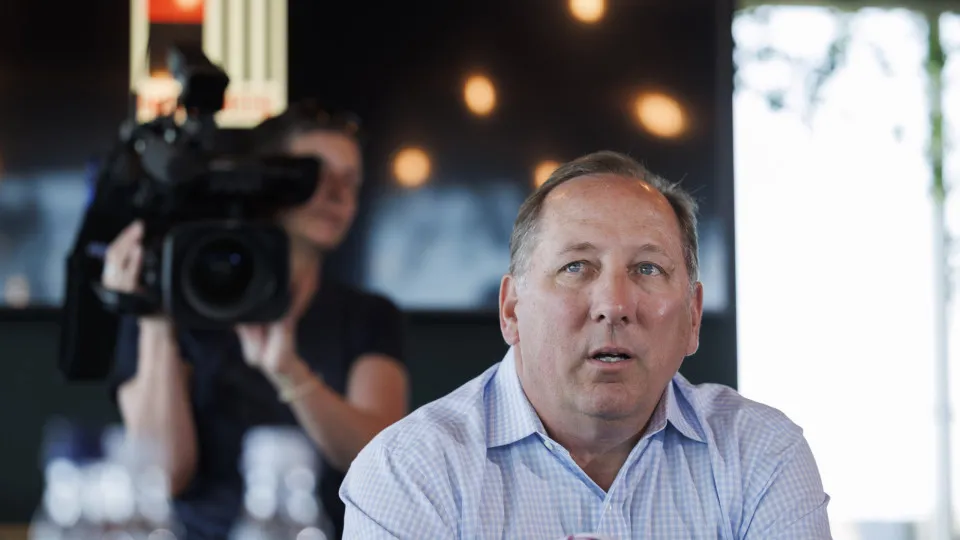 Justiça proíbe venda de jogadores no Botafogo até Textor abrir ‘caixa-preta’