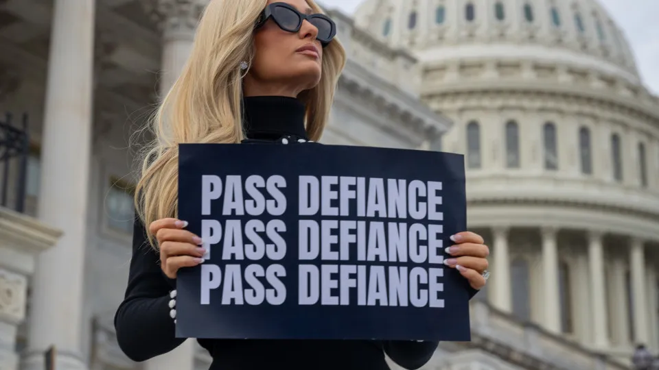 Paris Hilton relembra divulgação de vídeo íntimo. Escândalo? “Foi abuso”