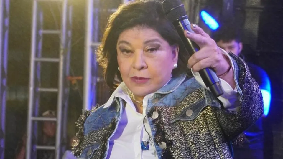 Roberta Miranda vai à missa de sétimo dia de Tainara, vítima de feminicídio